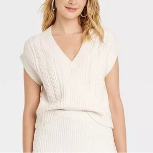 Universal Thread Cream V-Neck Sweater